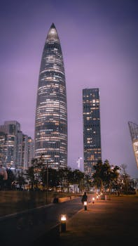 业绩承压仍启并购！中英科技拟抛现金收购关联方方案，能否破局产业链寒冬？
