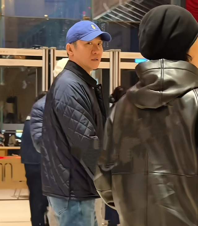  十五年，她为何不肯说那句“我愿意”？柯蓝的答案藏在这三个细节里 情感心理
