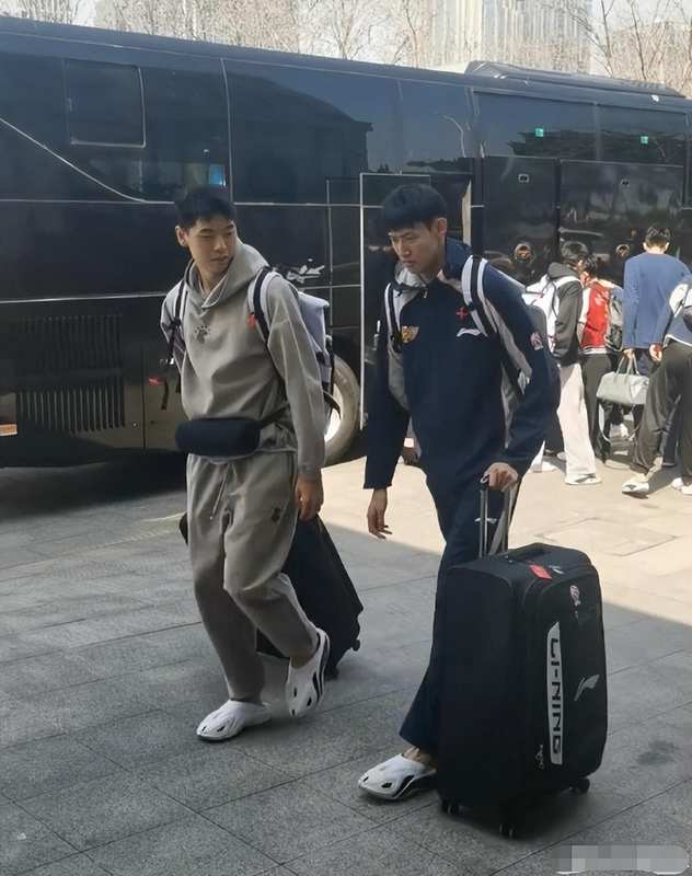  当冠军之师陷入泥潭：广东队球迷的心声与期盼 体育新闻 当冠军之师陷入泥潭：广东队球迷的心声与期盼 体育新闻 当冠军之师陷入泥潭：广东队球迷的心声与期盼 体育新闻 当冠军之师陷入泥潭：广东队球迷的心声与期盼 体育新闻